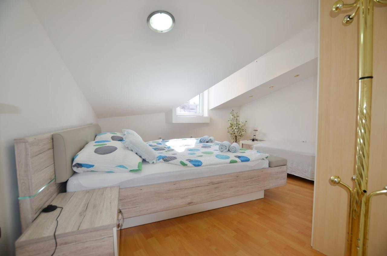 Peter Apartment โรวีน ภายนอก รูปภาพ